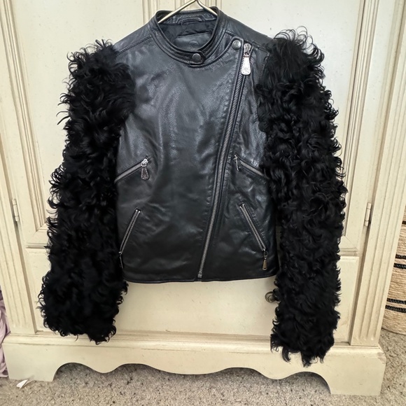 Amazing black leather jacket by Alexander McQueen. - Picture 1 of 4